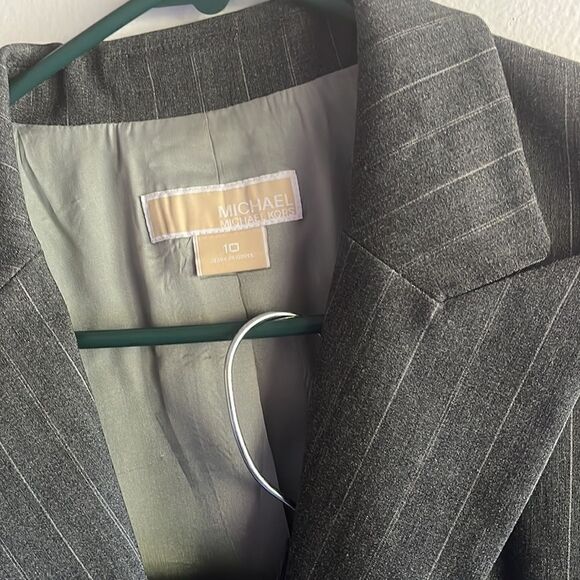 EXCELLENT CONDITION WOMEN’S 10 MICHAEL MICHAEL KORS GRAY BLAZER AND SKIRT SET - Picture 6 of 9